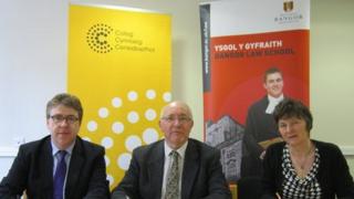 arwyddo cytundeb