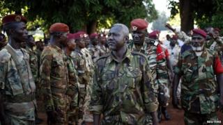 General Mohamed Dhaffane (C), Interim President of the Ex-Seleka coalition, talks to Seleka fighters in the town of Bria (April 2014)
