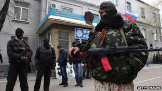 Pro-Russian activists guard police station in the eastern Ukrainian city of Slavyansk