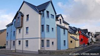 Taighean ùra ann an Steòrnabhagh