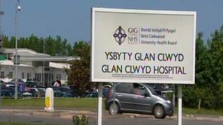 Arwydd Ysbyty Glan Clwyd