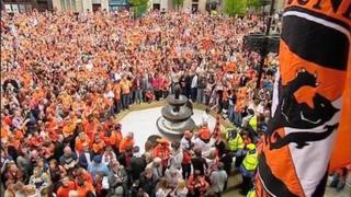 Thousands of Dundee United fans turned out to welcome their team home