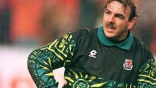 Fe wnaeth Neville Southall ennill 92 o gapiau rhyngwladol.