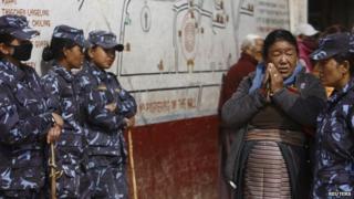 Nepalese policewomen (file)