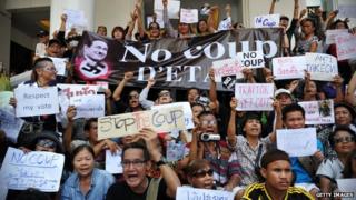 Protesters chant slogans during a city centre anti-coup rally on 25 May 2014 in Bangkok, Thailand