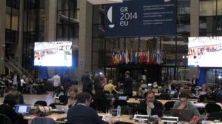 Журналисты в пресс-центре саммита ЕС, Брюссель (27 мая)