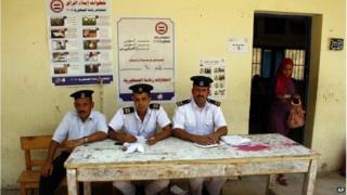 Egyptian policemen at polling station in Suez
