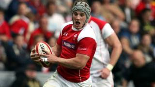 Jonathan Davies breaks clear