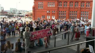 Protest Llwyn helyg