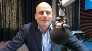 Aled Hughes, boi o'r news!