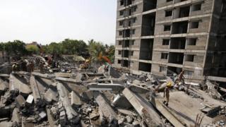 Rescue search through the rubble in Delhi. Photo: 28 June 2014