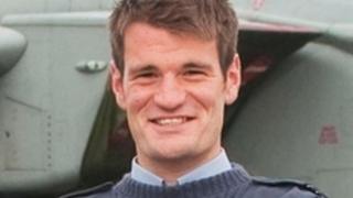 Awyr-lefftenant Hywel Poole
