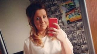 Roedd Lisa Jones yn 19 oed