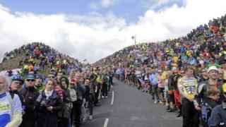 Crowds at Buttertubs, Yorkshire Dales