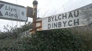 arwyddion ffyrdd