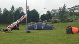 Лагерь протеста в больнице Стаффорда