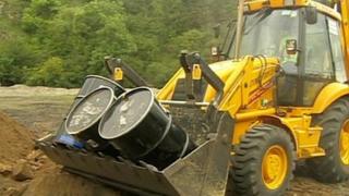 Waste dumping at Hilts Quarry