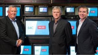 Jon Davis, Rygbi Pro12; Ian Jones, Prif Weithredwr S4C; Rhodri Talfan Davies, Cyfarwyddwr BBC Cymru Wales