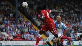 Kenwyne Jones yn rhoi Caerdydd ar y blaen