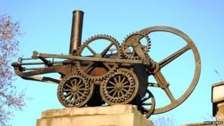 Cofeb i Richard Trevithick gyda'r Penydarren locomotive arno