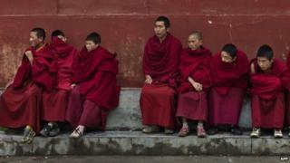 Tibetan monks in Shanba town in Sichuan province on 20 October 2011