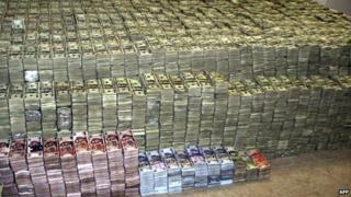 smuggled banknotes