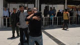 Syrians released from jail in Damascus under an amnesty (11/06/14)