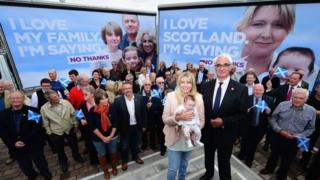 Alasdair Darling agus na postairean ùra