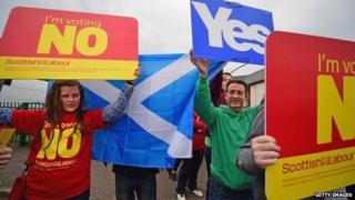 No and Yes campaigners