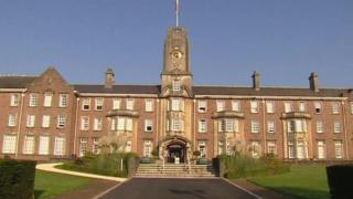 Campws Prifysgol De Cymru