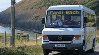 Cardi Bach bus