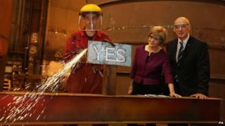 Nicola Sturgeon agus Iain Swinney