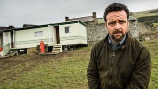 DCI Mathias (Richard Harrington) a'i garafán
