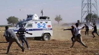 Kurds clash with Turkish police, Sanliurfa, 22 Sep 14