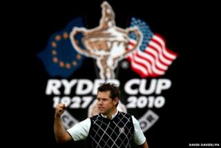 Lee Westwood celebrates a putt