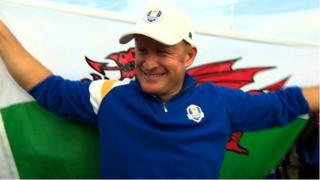 Jamie Donaldson yn dathlu ennill y Cwpan Ryder