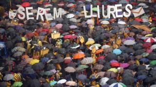 Catalan pro-independence supporters gather to protest against the Spanish Constitutional Court in front of the Generalitat de Catalunya in Barcelona - 30 September 2014