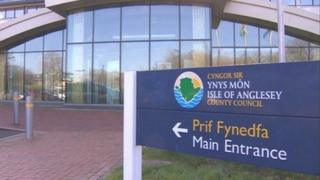 Swyddfeydd Cyngor Sir Fôn
