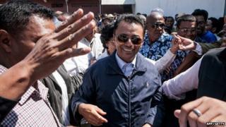 Marc Ravalomanana (C) returns to his home in Antananarivo, Madagascar on 13 October 2014