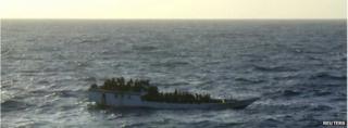 Лодка просителей убежища у острова Рождества (июнь 2012 г.)