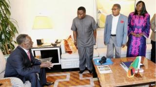 Zambian President Michael Sata (L) thanks his Cabinet ministers for representing him at the United Nations General Assembly in New York on September 27, 2014, in New York, before his departure for Zambia.