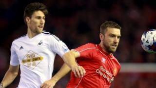 Federico Fernandez (chwith)
