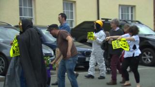 protestwyr cymdeithar yr iaith