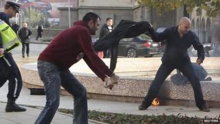 Bystanders try to save woman ablaze in Sofia, 3 Nov 14
