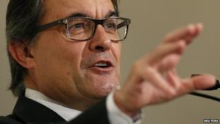 Catalonia President Artur Mas gestures during a news conference in Barcelona 5 November 2014.