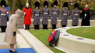 The Queen lays a wreath at Wellington Barracks