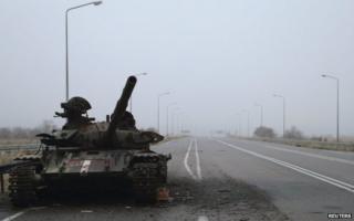A destroyed tank in rebel-held Luhansk (19 Nov)