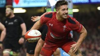 Rhys Webb scores a try for Wales v ew Zealand
