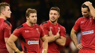 Tîm Cymru wedi'r golled yn erbyn De Affrica
