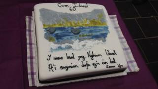 Cacen dathlu Cwm Idwal